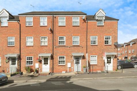 4 bedroom town house for sale