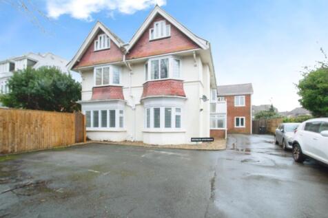 2 bedroom ground floor flat for sale