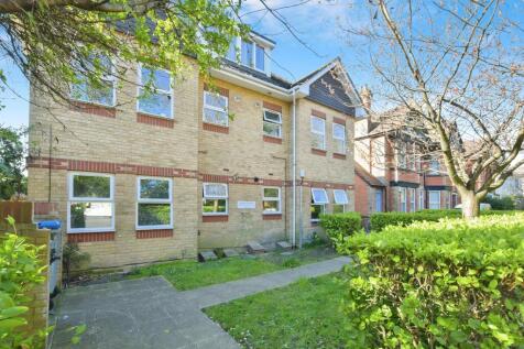 2 bedroom ground floor flat for sale