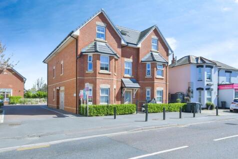 1 bedroom ground floor flat for sale