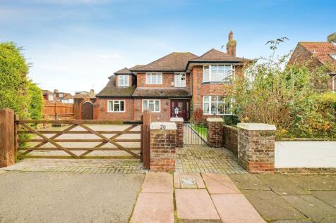 6 bedroom detached house for sale