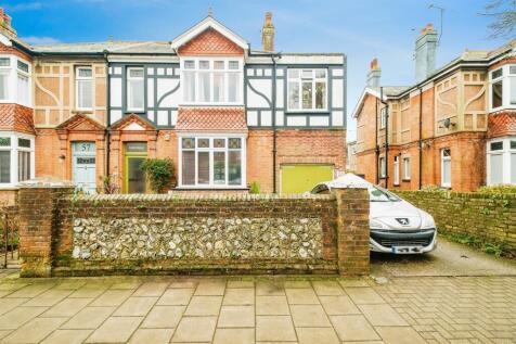3 bedroom flat for sale