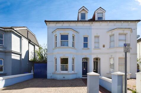 5 bedroom semi-detached house for sale