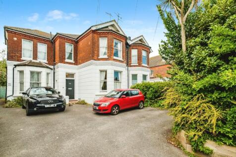 3 bedroom ground floor flat for sale
