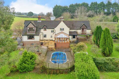 6 bedroom detached house for sale
