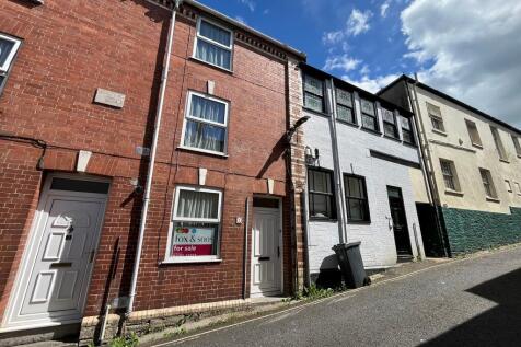 3 bedroom terraced house for sale