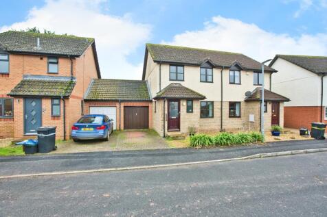 3 bedroom link detached house for sale