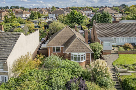 2 bedroom detached bungalow for sale