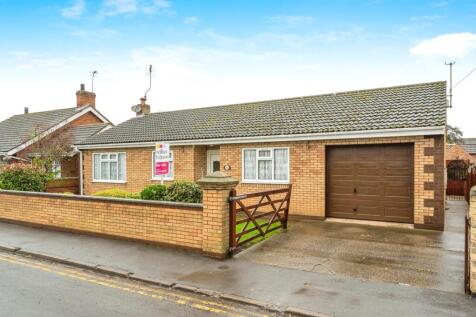 2 bedroom detached bungalow for sale