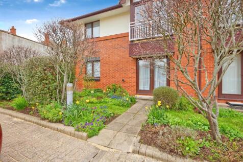 2 bedroom ground floor flat for sale