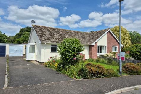 2 bedroom detached bungalow for sale