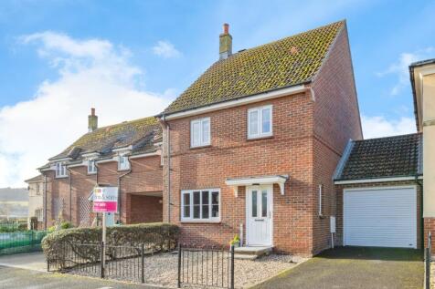 3 bedroom link detached house for sale