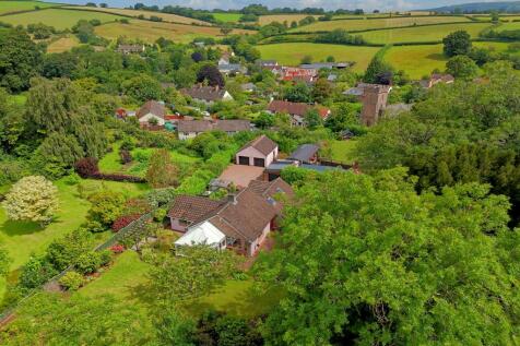 4 bedroom detached bungalow for sale