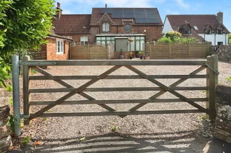 4 bedroom semi-detached house for sale