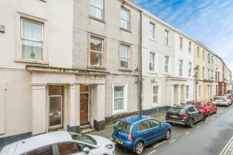 2 bedroom ground floor flat for sale