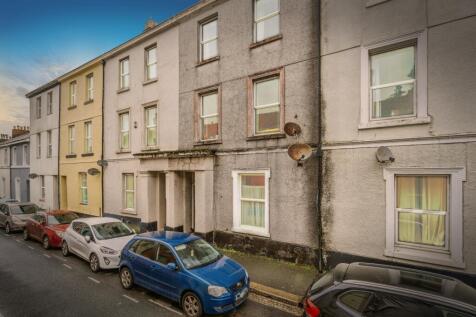 2 bedroom ground floor flat for sale