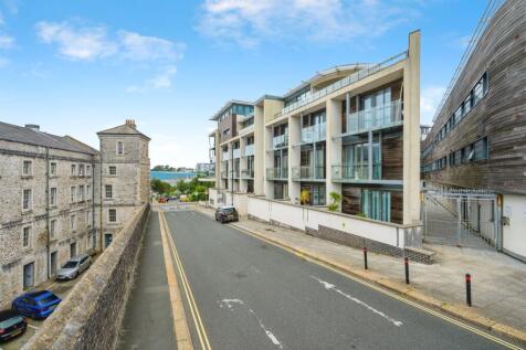 2 bedroom ground floor flat for sale