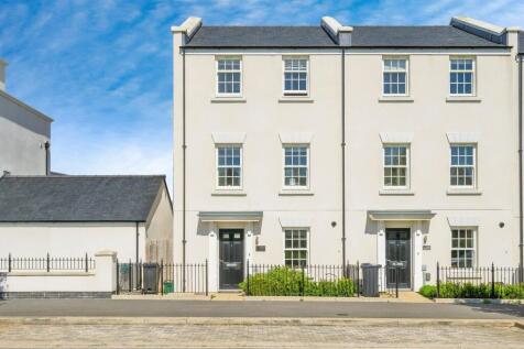 4 bedroom end of terrace house for sale