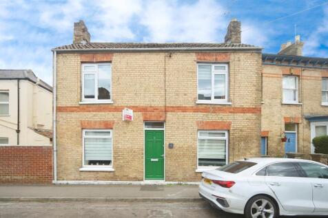 2 bedroom end of terrace house for sale