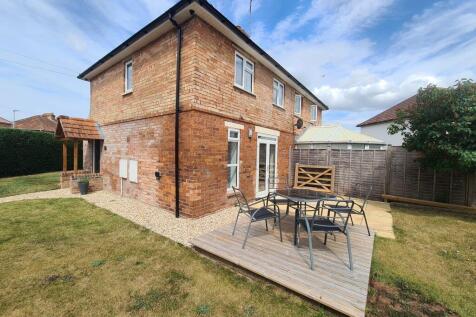 3 bedroom semi-detached house for sale