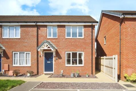 3 bedroom end of terrace house for sale