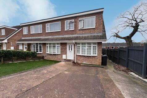 5 bedroom semi-detached house for sale