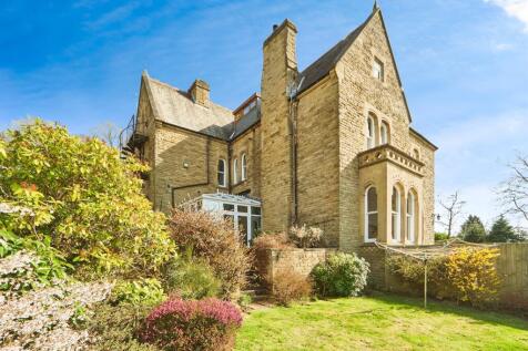5 bedroom semi-detached house for sale