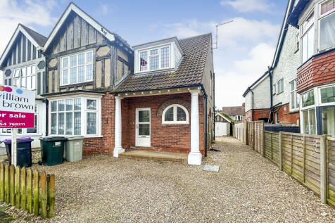 4 bedroom semi-detached house for sale