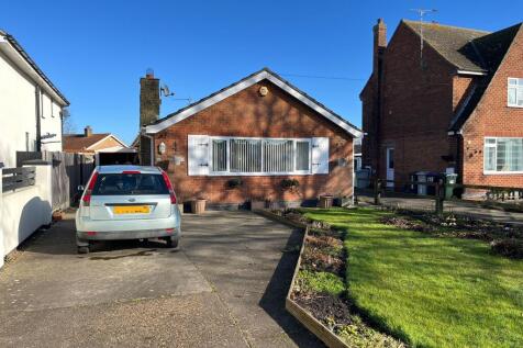 2 bedroom detached bungalow for sale