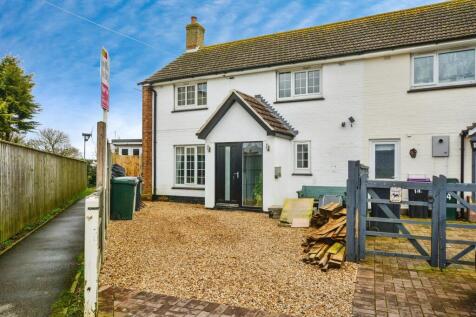 4 bedroom end of terrace house for sale