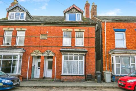 5 bedroom semi-detached house for sale