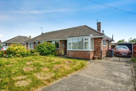 2 bedroom semi-detached bungalow for sale