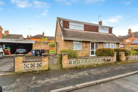 4 bedroom detached bungalow for sale