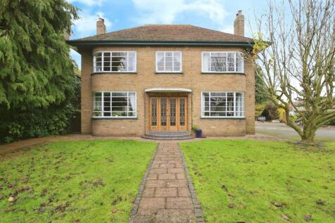 5 bedroom detached house for sale