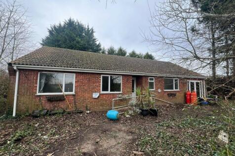 4 bedroom detached bungalow for sale