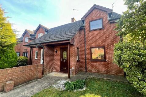 2 bedroom semi-detached house for sale