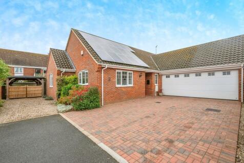 3 bedroom detached bungalow for sale