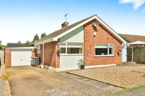 2 bedroom detached bungalow for sale