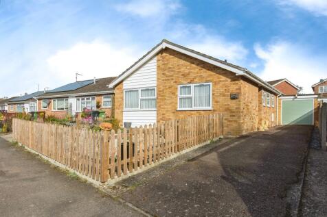 2 bedroom detached bungalow for sale