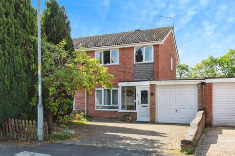 3 bedroom semi-detached house for sale