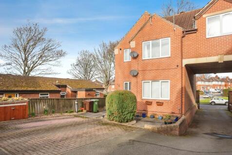 1 bedroom ground floor flat for sale