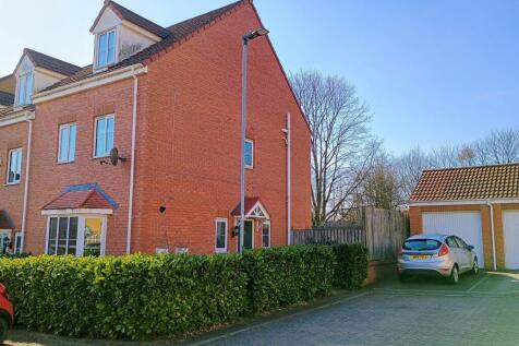 4 bedroom semi-detached house for sale