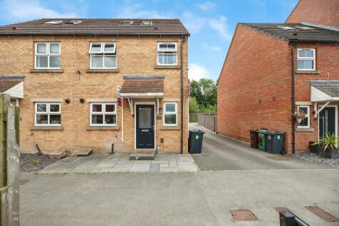 3 bedroom semi-detached house for sale