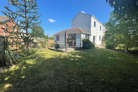 4 bedroom end of terrace house for sale