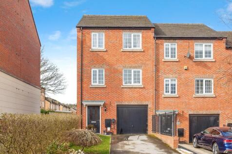 4 bedroom town house for sale