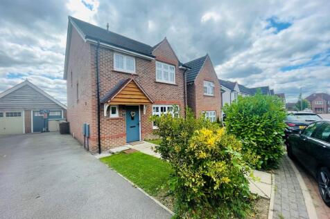 4 bedroom detached house for sale