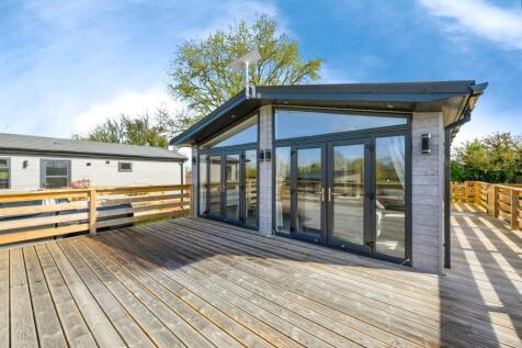 2 bedroom lodge for sale