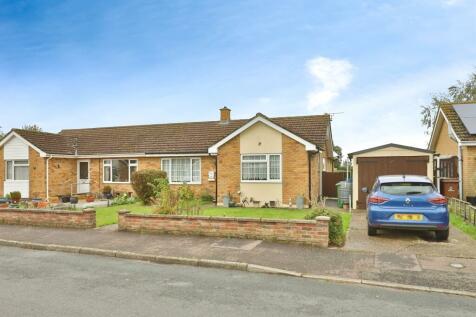 3 bedroom semi-detached bungalow for sale