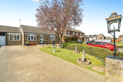 2 bedroom semi-detached bungalow for sale