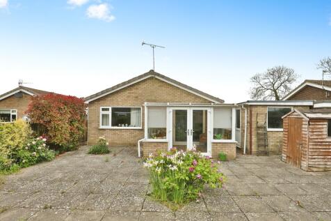 2 bedroom detached bungalow for sale